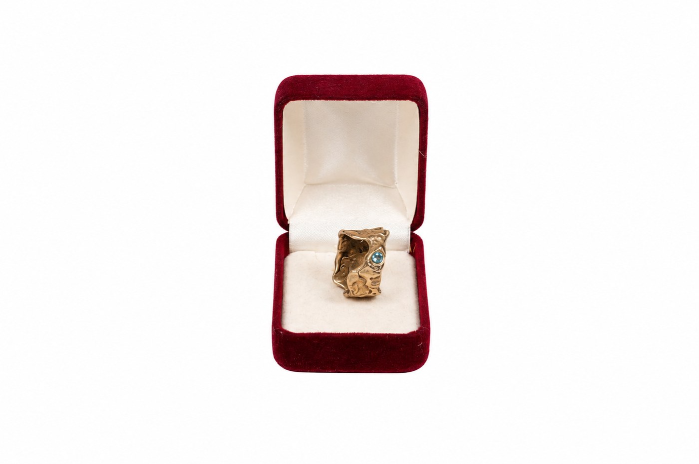 Cocoon ring in box